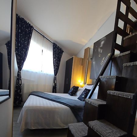 Theline Hotell Bukarest Exteriör bild