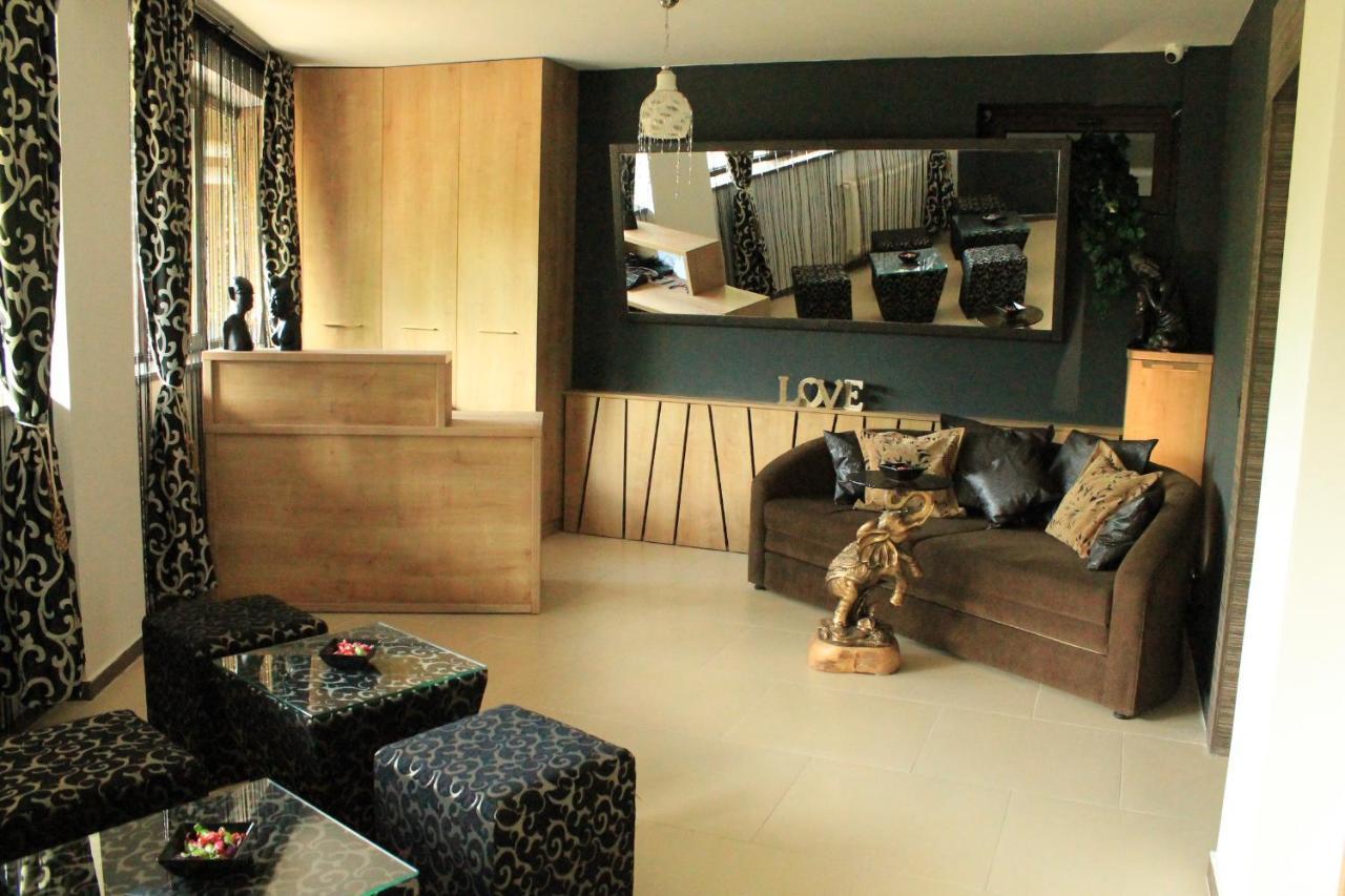 Theline Hotell Bukarest Exteriör bild