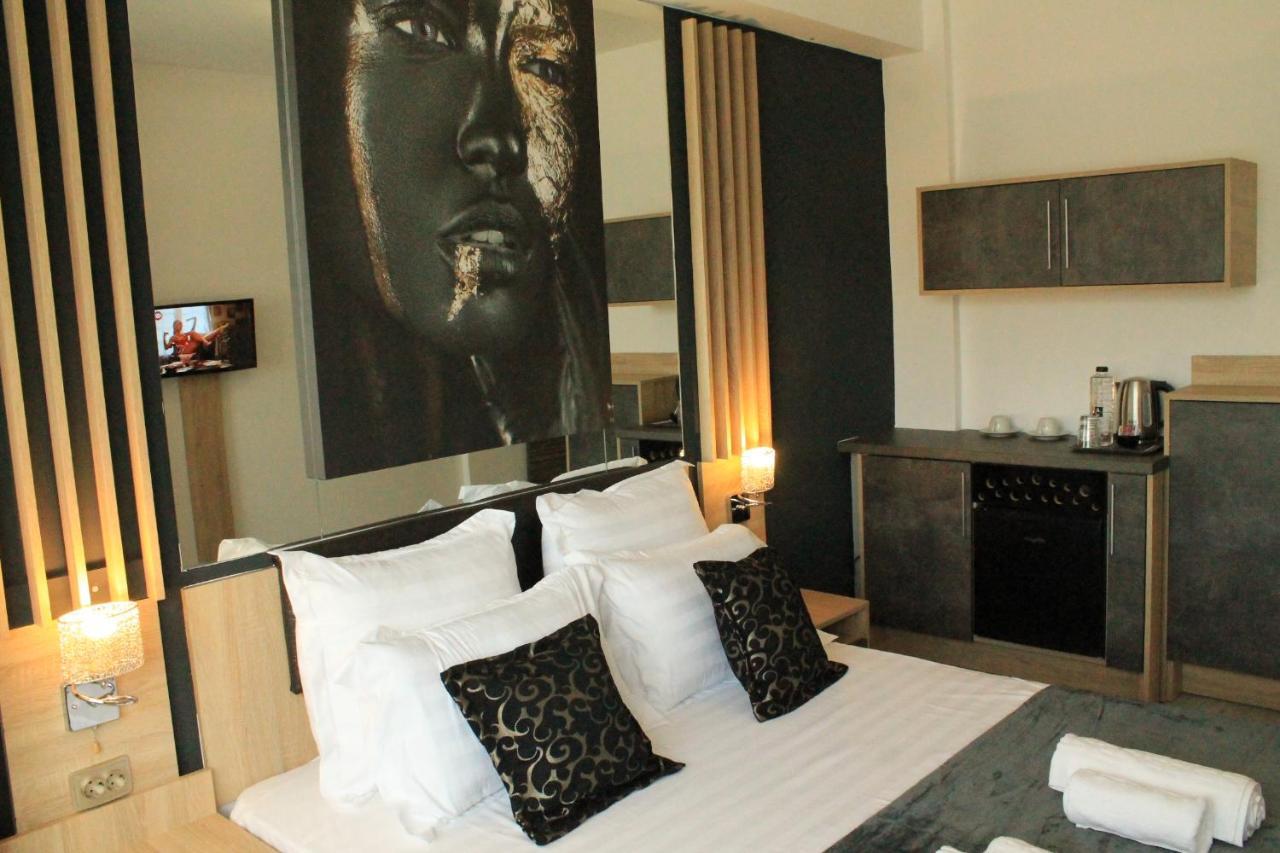 Theline Hotell Bukarest Exteriör bild