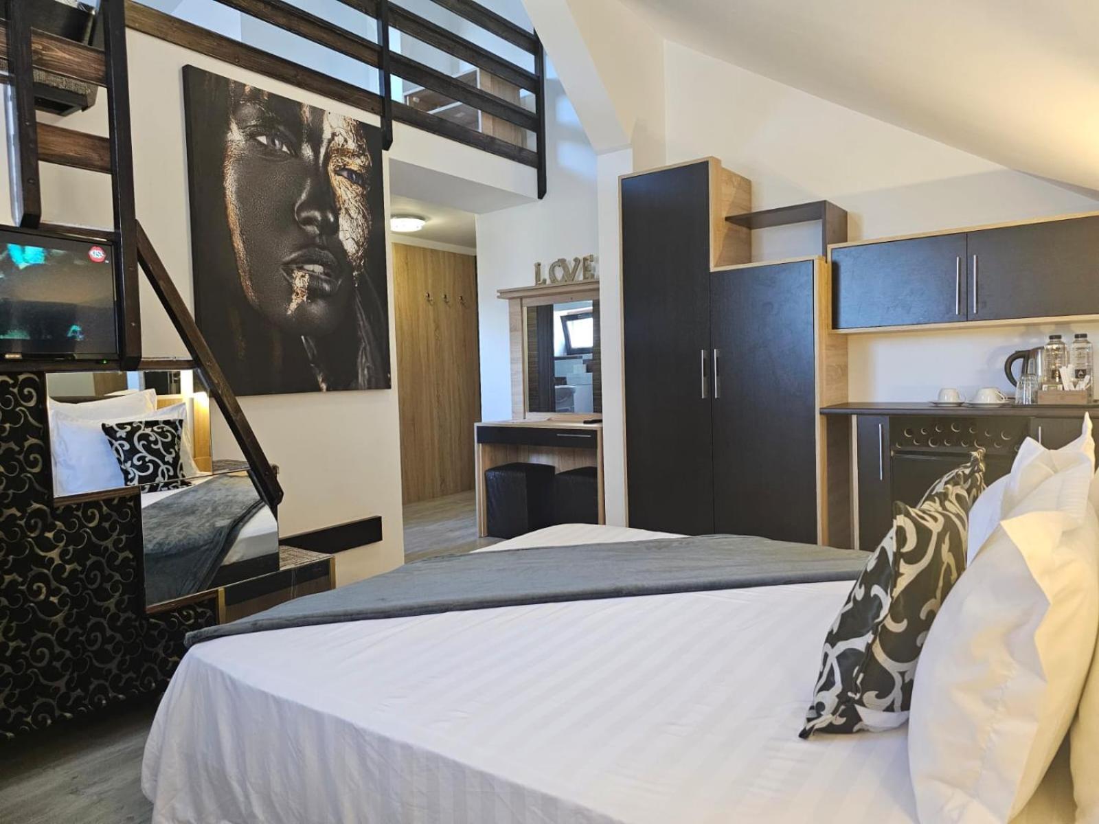 Theline Hotell Bukarest Exteriör bild