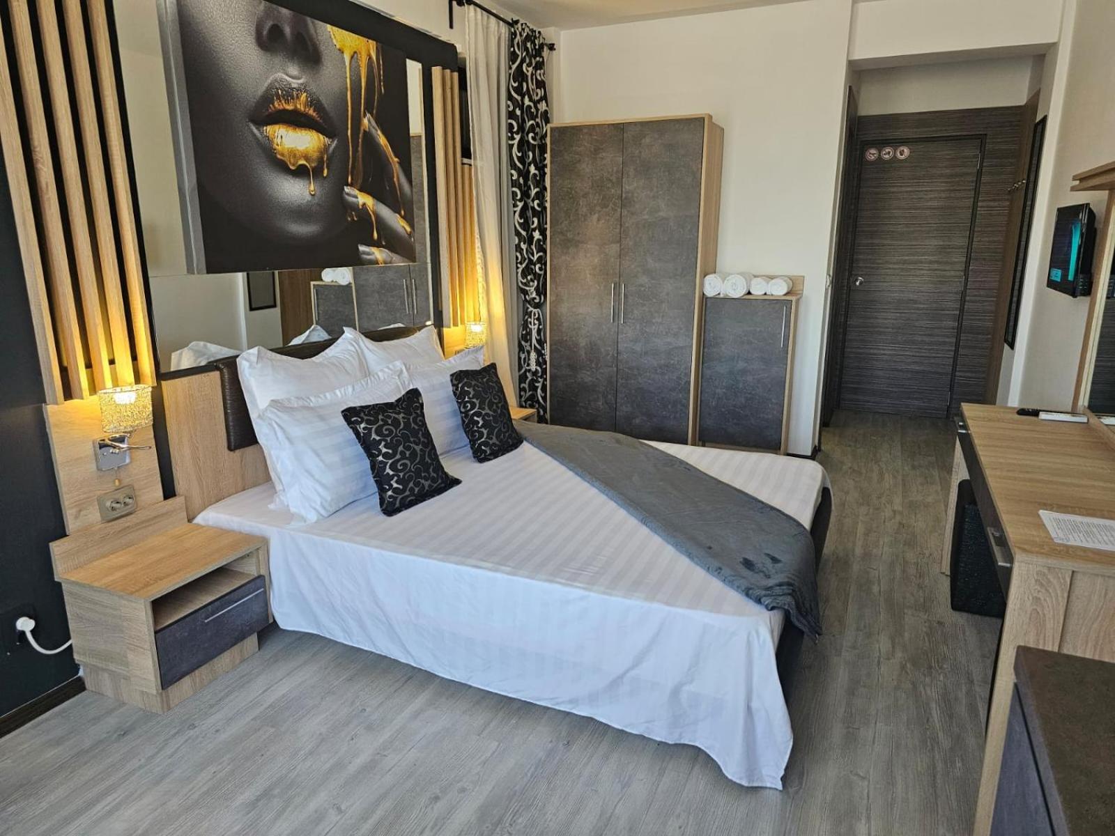 Theline Hotell Bukarest Exteriör bild