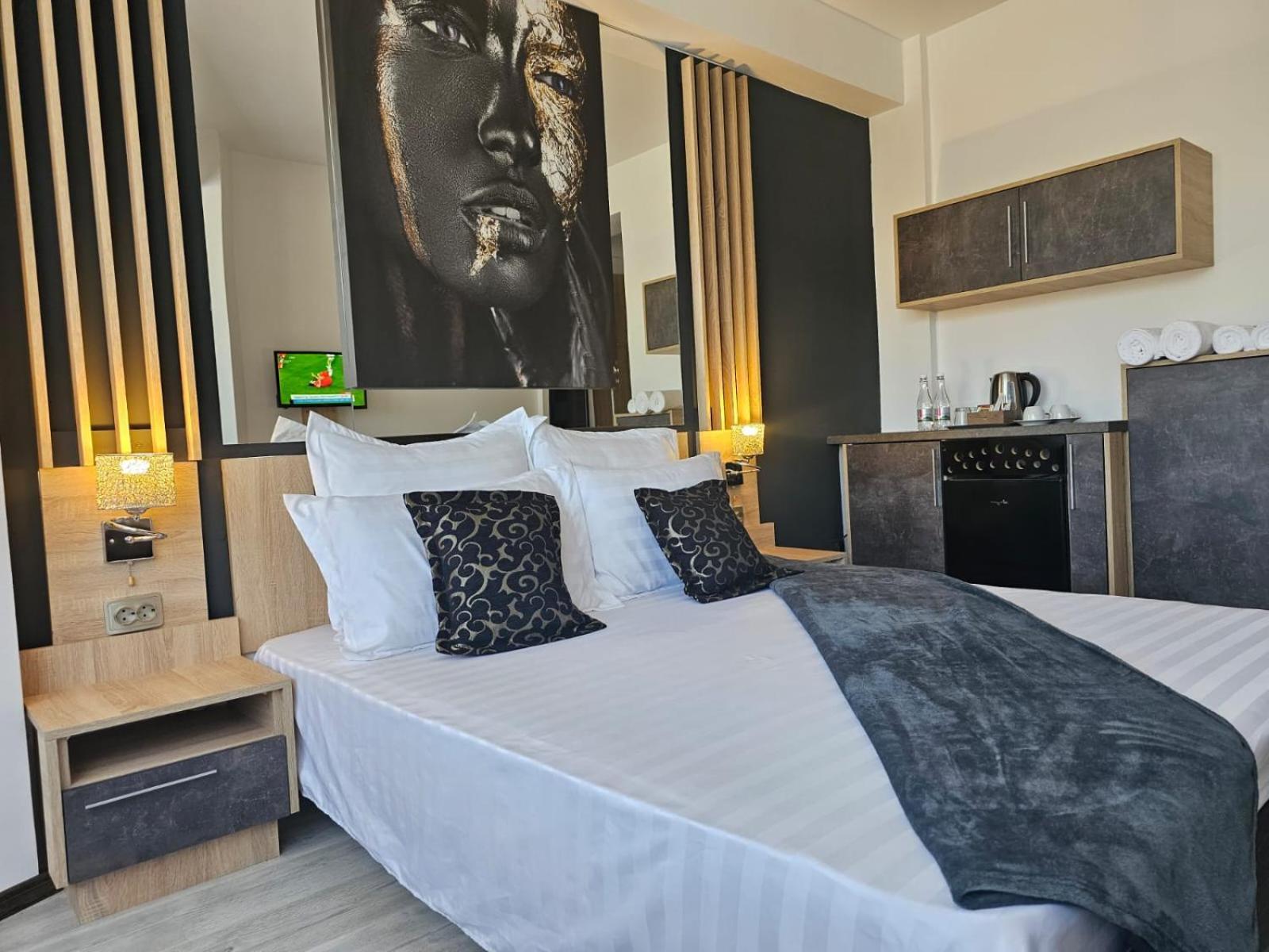 Theline Hotell Bukarest Exteriör bild