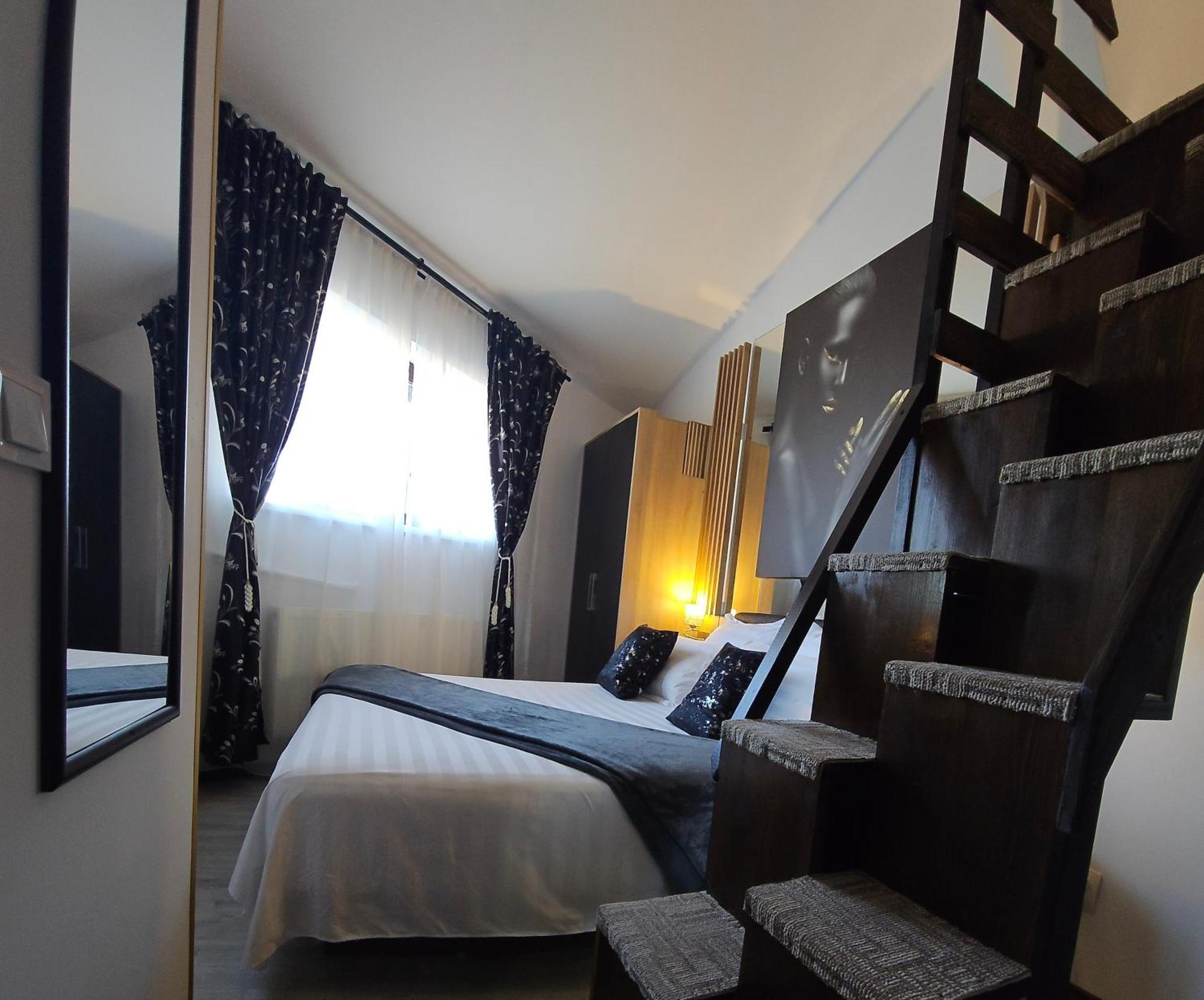 Theline Hotell Bukarest Exteriör bild